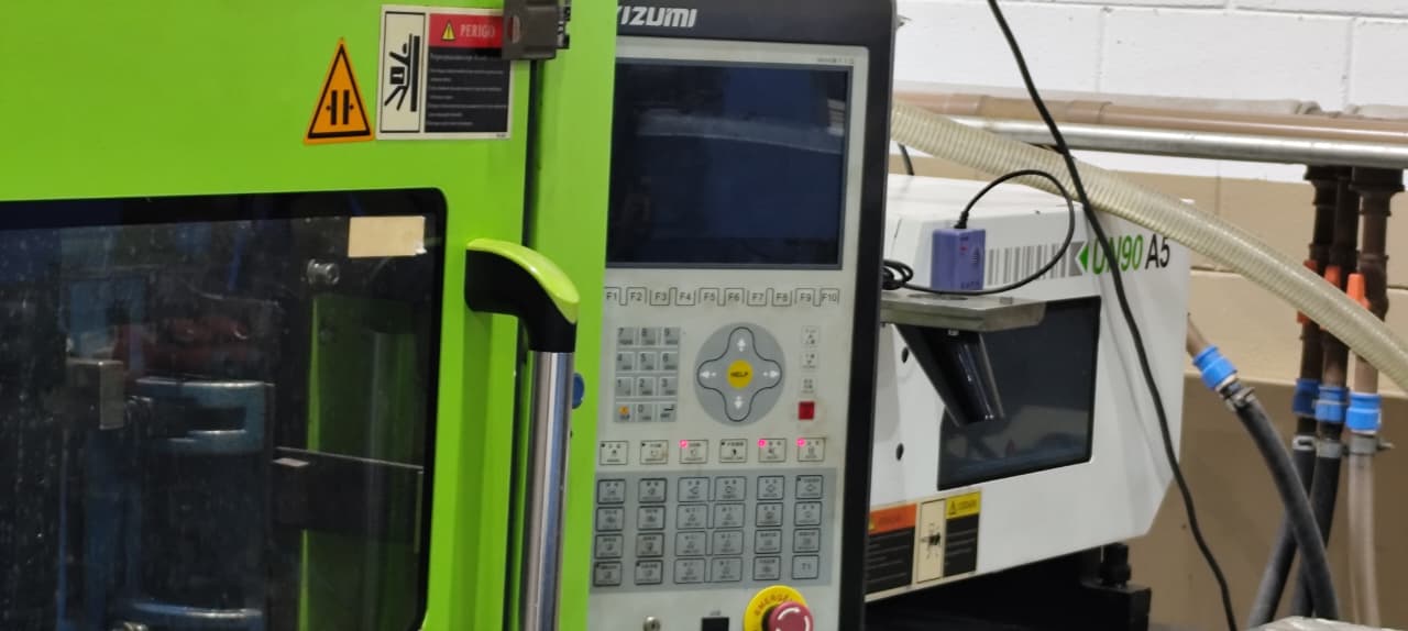 Injetora Yizumi 90 ton